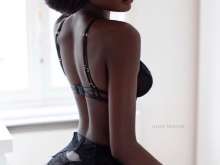Negra linda e sensual procura sugar daddy