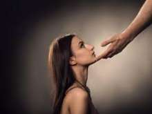 Encontro bdsm dom procura submissa para conexão real e consensual