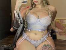 Linda boneca fonte disponível