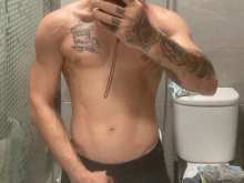 Olá tudo bem tenho 33 anos tatuado